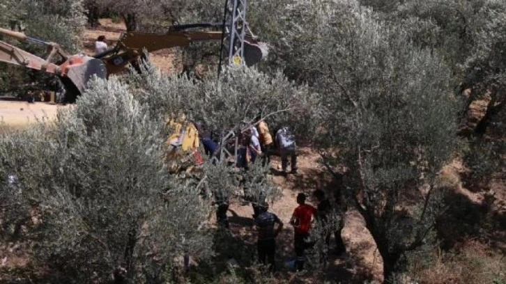 Hatay'da su tankeri, şarampole devrildi; 2 ölü