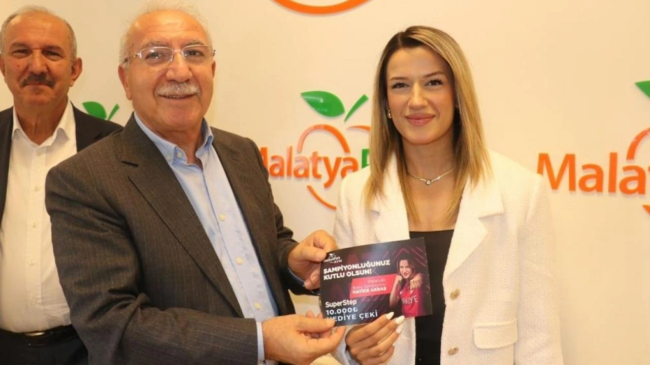 Hatice Akbaş'a Malatya Girişim Gurubu'ndan ödül