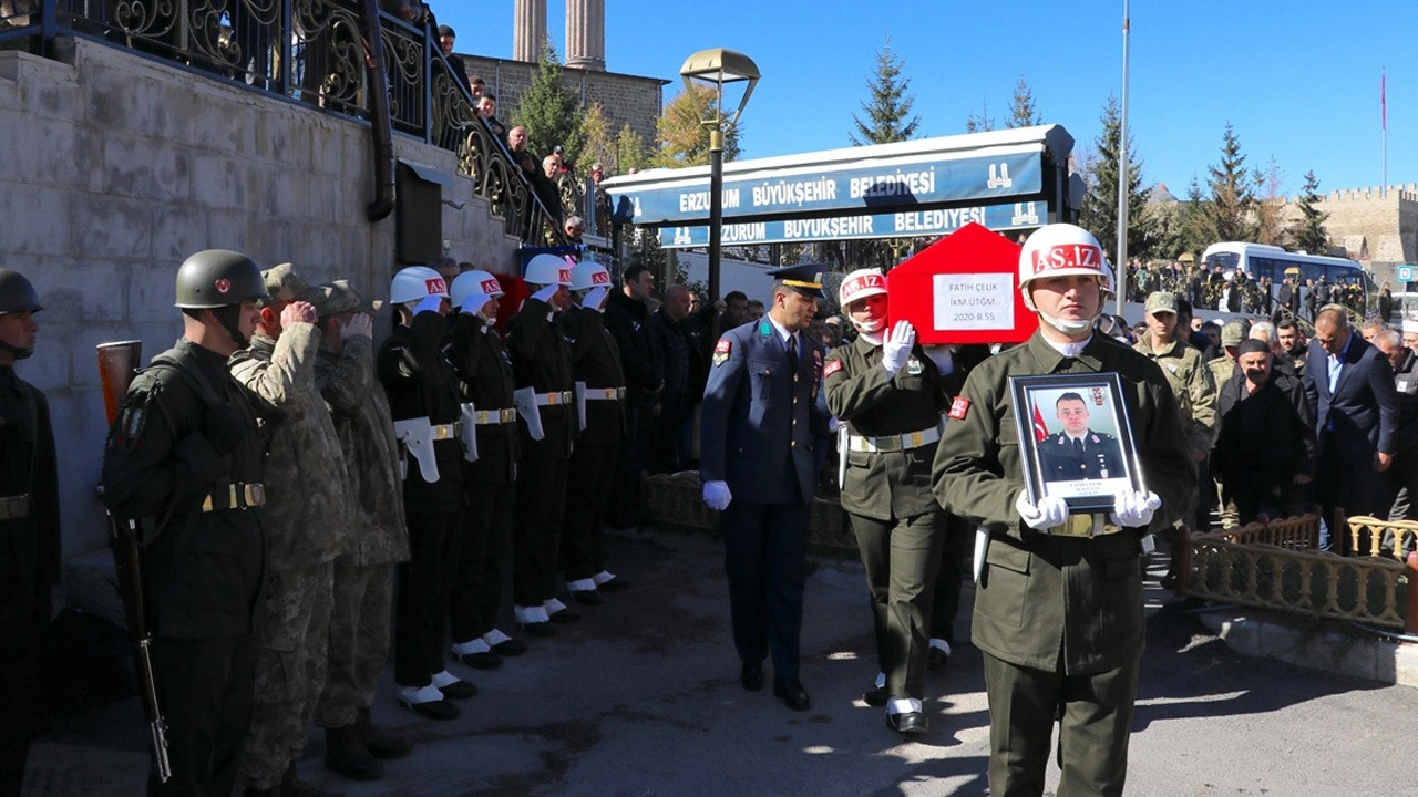 Hayatını kaybeden Üsteğmen Fatih Çelik'in cenazesi Erzurum'da defnedildi