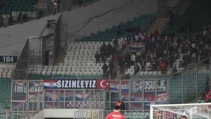 Hırvat tribünlerinden Türkiye'ye destek!