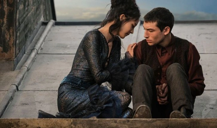 Hollywood yıldızı Ezra Miller gündemden düşmüyor: Yanında kalan aile ortadan kayboldu!