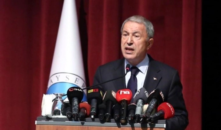 Hulusi Akar'dan Suriyeliler açıklaması: Can havliyle sınırlarımıza gelmişler, nasıl almayalım?