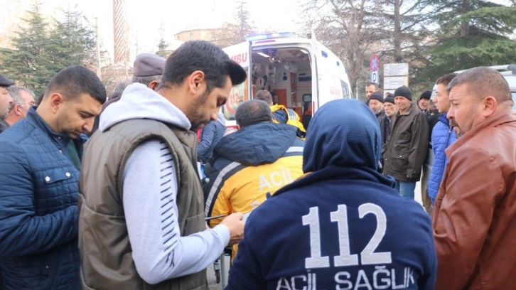 Husumetlilerin kahvehanedeki kavgası kanlı bitti