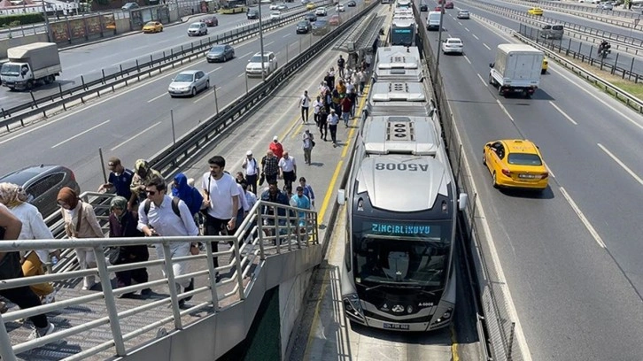 İBB'den 65 üstü vatandaşlara ücretsiz toplu ulaşımla ilgili flaş açıklama