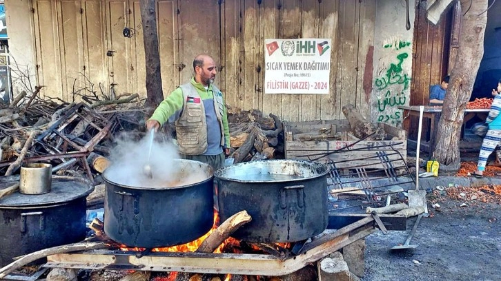 İHH, Gazze'de en çok yemek dağıtımı yapan kuruluşlar arasına girdi