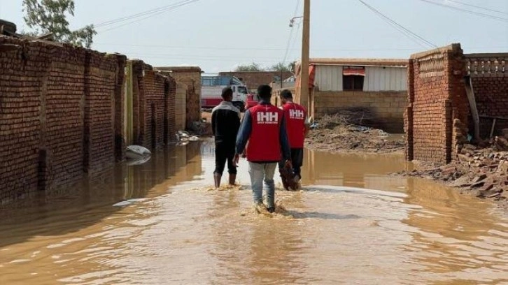 İHH'dan Sudan'daki selzedelere yardım