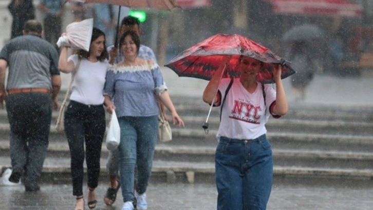 İki il merkezinde gök gürültülü sağanak yağış geliyor!