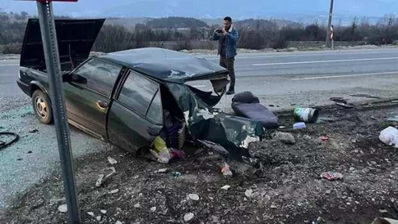 İkiye bölünen otomobilden yara almadan kurtuldu