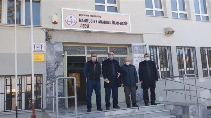 İmam Hatip Lisesi müdüründen skandal paylaşımlar!