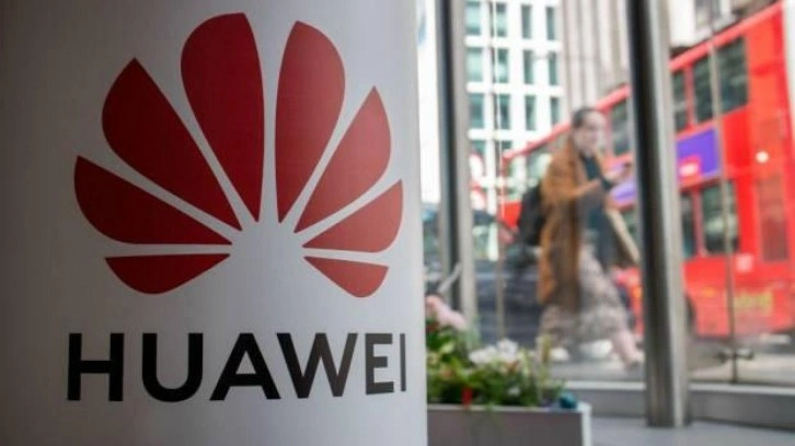 İngiltere, Huawei ekipmanının 5G ağlarından kaldırılması için verdiği son tarihi öteledi