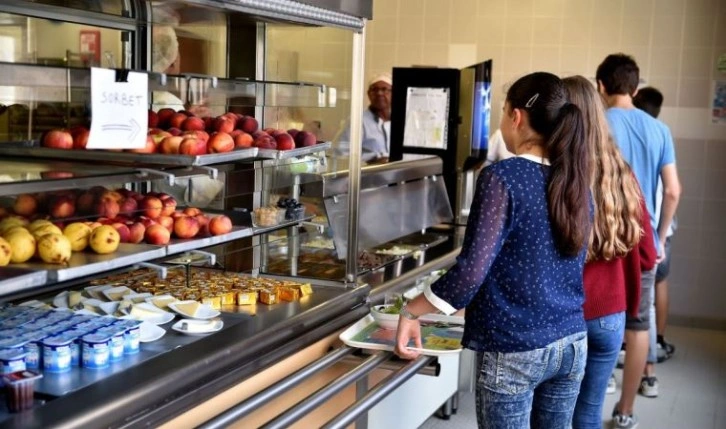 İngiltere'de skandal: Öğrencilerin 'açlıkla boğuştuğu' ileri sürüldü