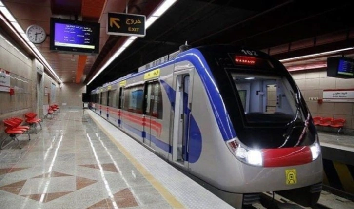 İran'da başörtüsüz kadınlara metro yasağı