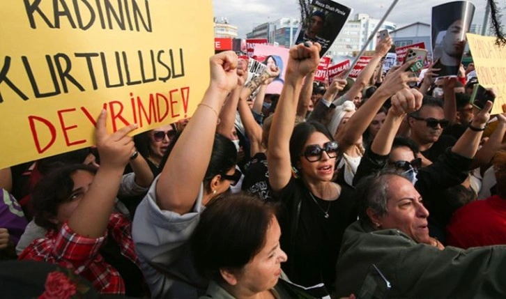 İran’daki molla rejimine karşı eylemler bir kez daha ortaya koydu: Laiklik, hepimiz için!