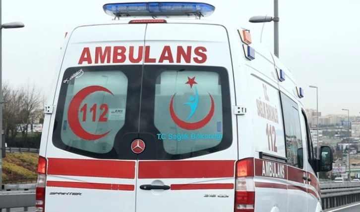 Isparta'da kamyonet ile çarpışan motosikletli kurye yaşamını yitirdi