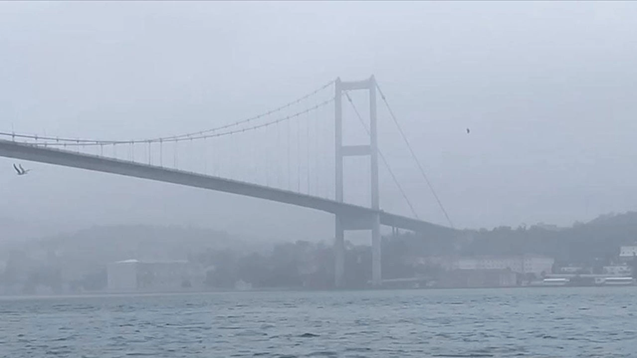 İstanbul Boğazı'nda gemi trafiği askıya alındı, seferler yapılamıyor