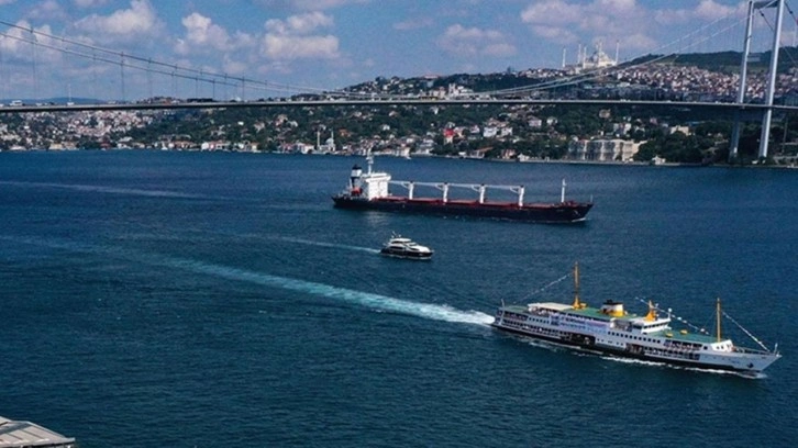 İstanbul Boğazı'nda gemi trafiği geçici olarak durduruldu