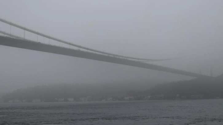 İstanbul Boğazı'na yoğun sis çöktü! Seferler iptal edildi gemi trafiği askıya alındı