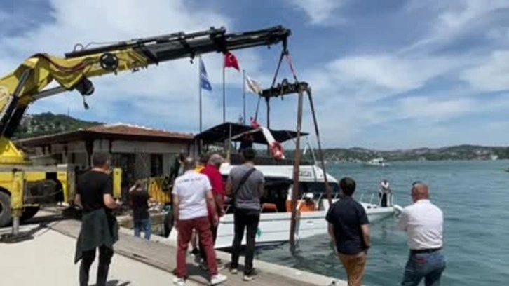 İstanbul Boğazı'nda panik! Su alan yat battı!