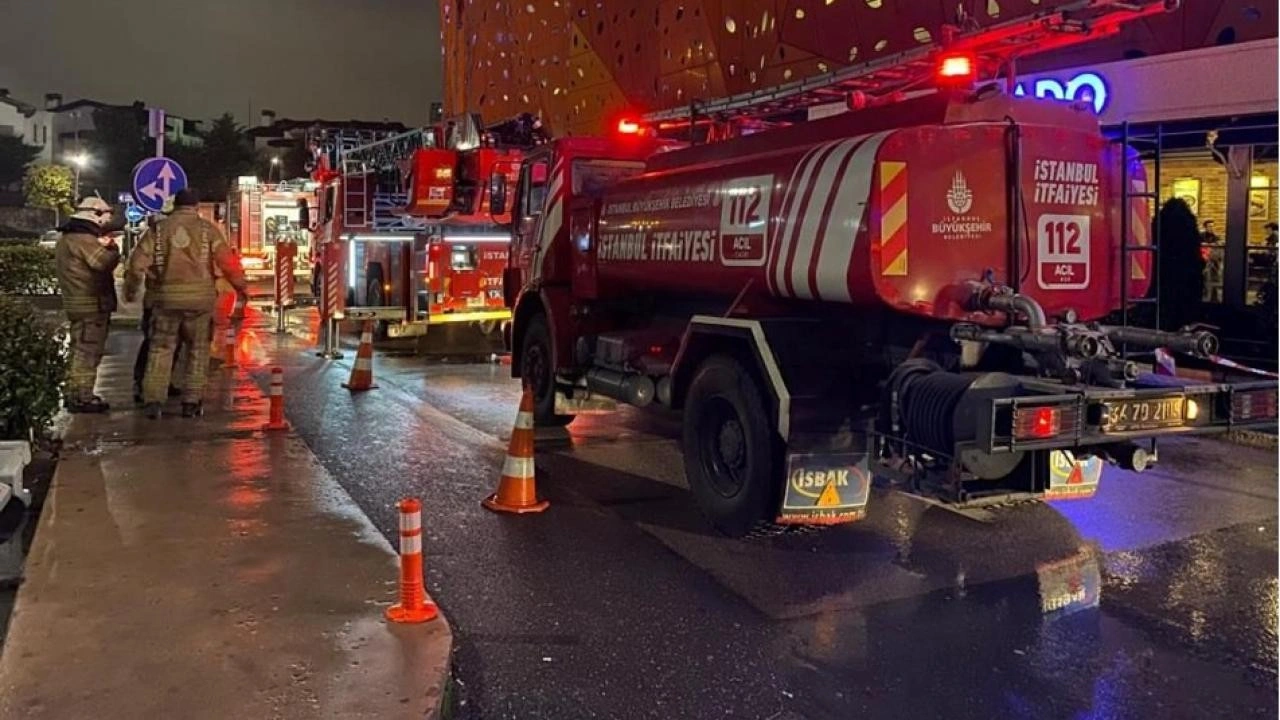 İstanbul'da AVM yangını