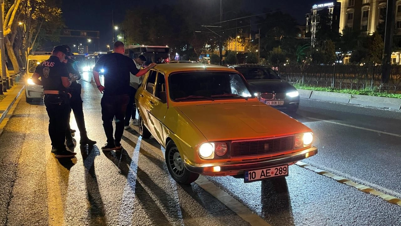 İstanbul'da huzur uygulaması: Araçlar didik didik arandı