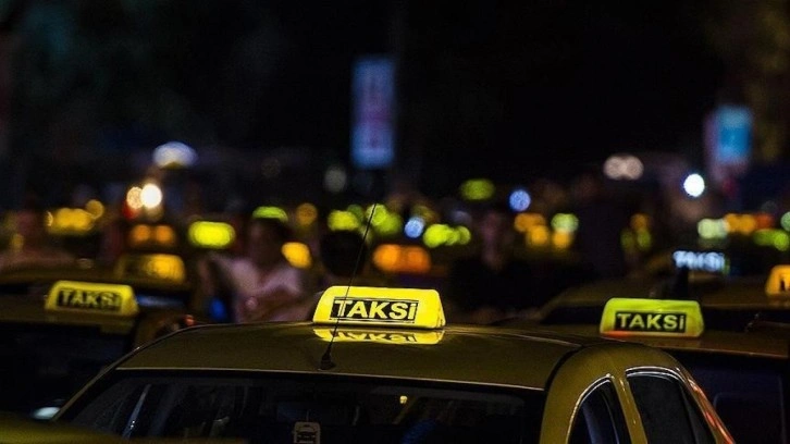 İstanbul'da zammı beğenmeyen taksiciler isyanda: 'Kontak kapatırız!'