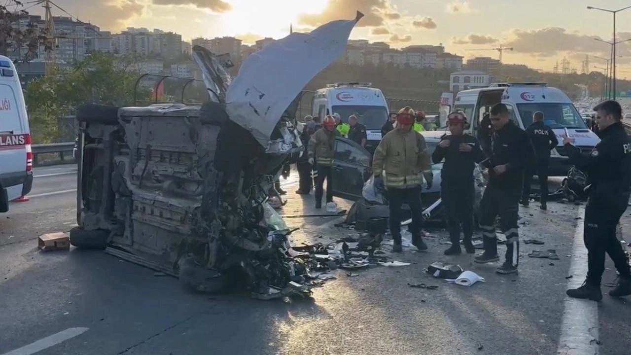 İstanbul'da zincirleme kaza: 2 ölü 4 yaralı