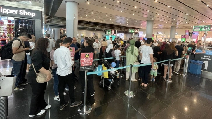 İstanbul Havalimanı'nda Kurban Bayramı tatili yoğunluğu sürüyor