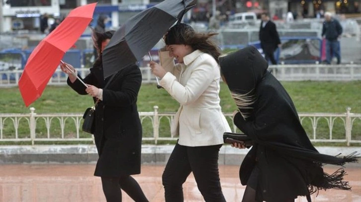 İstanbul için turuncu kodlu uyarı! Valilik, tam fırtına için saat verdi