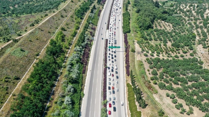 İstanbul-İzmir Otoyolu'nda bayram tatili yoğunluğu