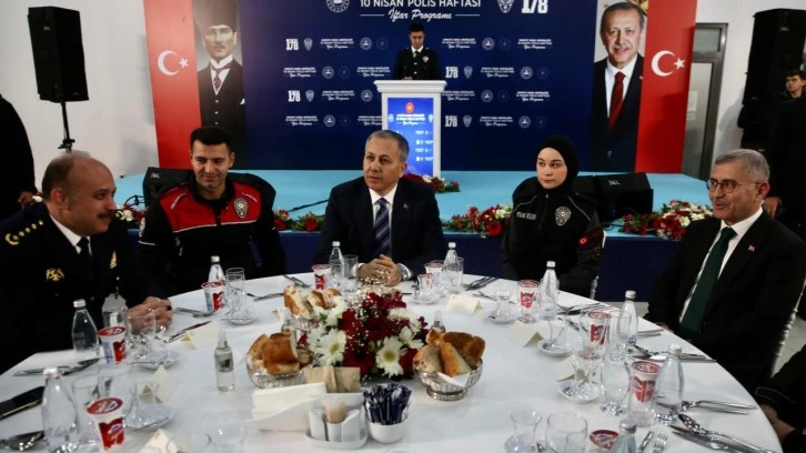 İstanbul Valisi Yerlikaya, emniyet mensuplarıyla iftarda bir araya geldi