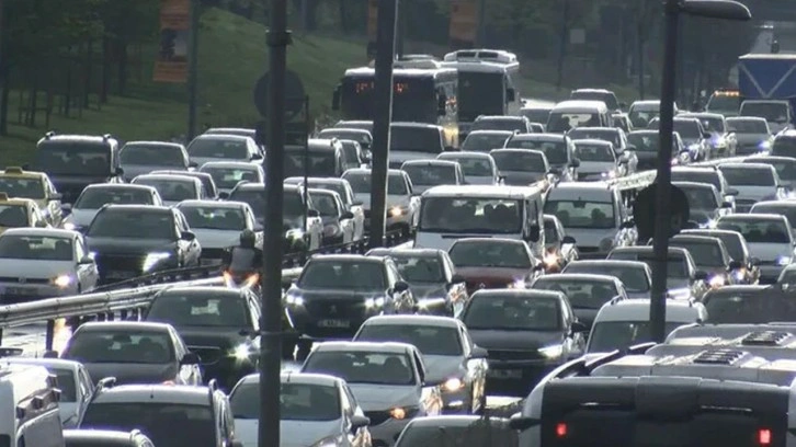 İstanbul'da bayram trafiği: Yoğunluk yüzde 80'e ulaştı