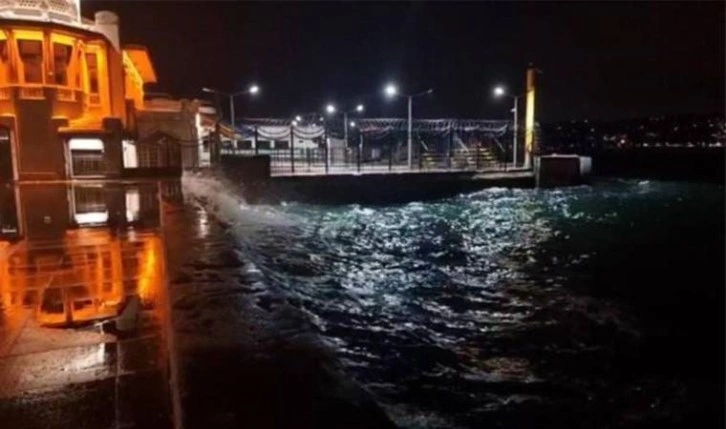 İstanbul'da bazı vapur seferlerine lodos engeli