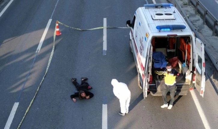 İstanbul'da bir garip olay: Bir anda yolun ortasına uzandı