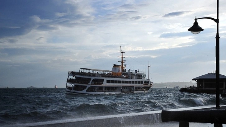 İstanbul'da kar yağışı başladı! Vapur seferleri iptal edildi