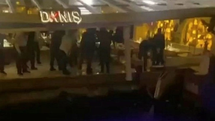 İstanbul'da restoranın iskelesi çöktü: Müşteriler denize düştü