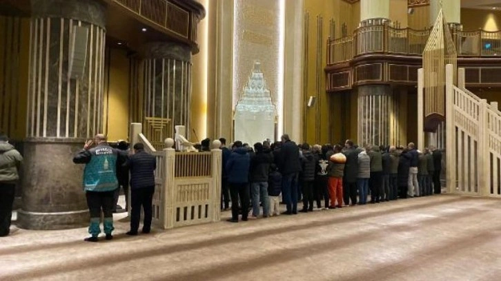 İstanbul'da şehitler için camilerde dua edildi