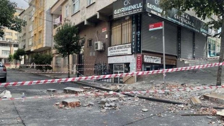 İstanbul'da tadilat sırasında balkon çöktü: Bir işçi hayatını kaybetti