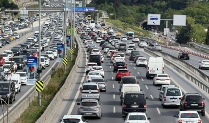 İstanbul'da trafiğinde 'ara tatil' etkisi: Yoğunluk yüzde 70'i aştı