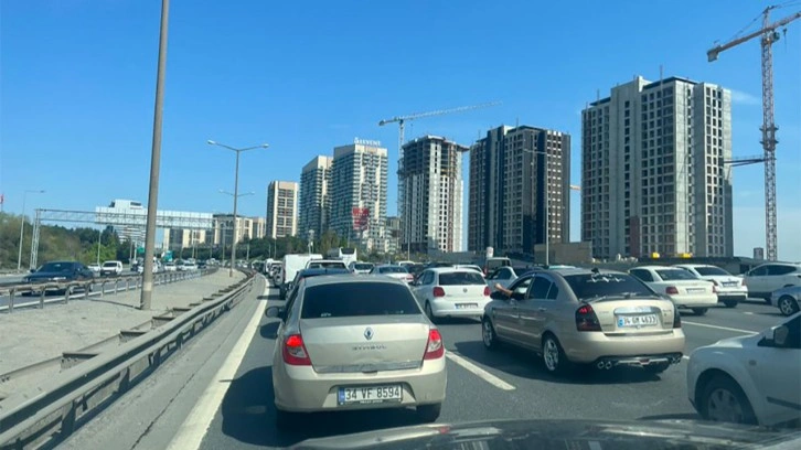 İstanbul’da trafik kilitlendi! Bayramda bu neyin trafiği isyanı...