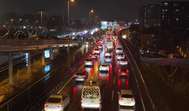 İstanbul'da trafikte yoğunluk yaşanıyor