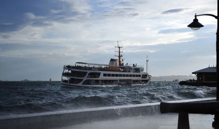 İstanbul'da vapur seferlerine 'hava muhalefeti' engeli