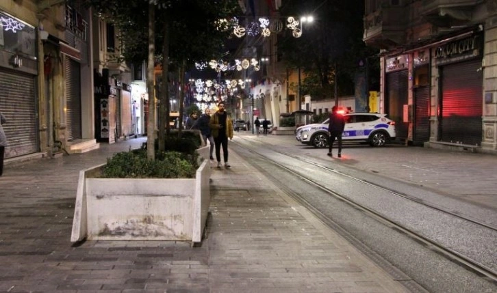 İstiklal Caddesi’ndeki saksılı banklar söküldü