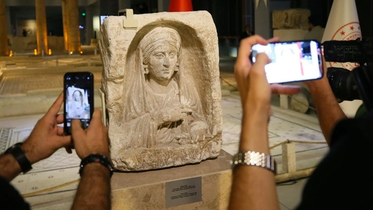 İtalya'dan iadesi sağlanan Zeugma kökenli mezar steli Türkiye'de