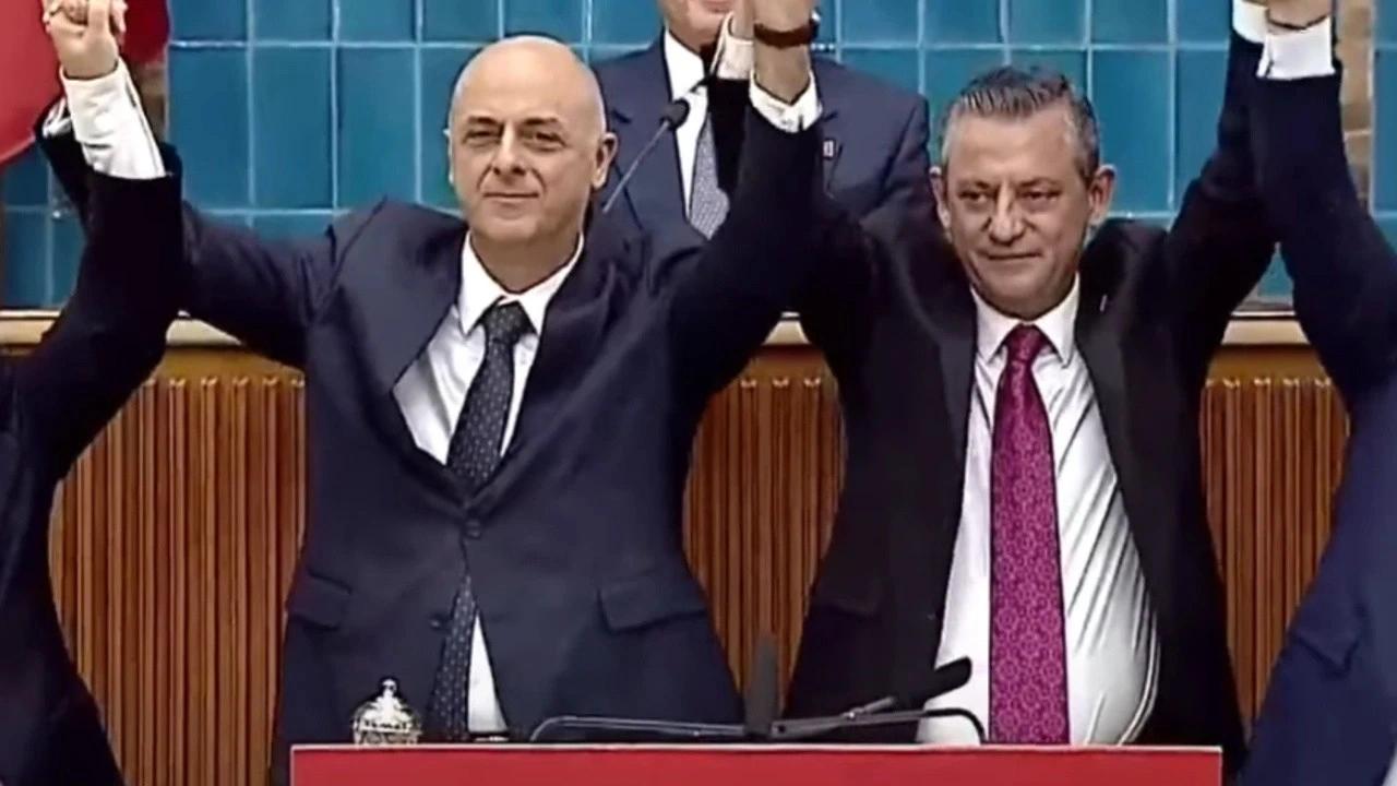 İYİ Parti'den istifa eden Ümit Özlale CHP'ye katıldı