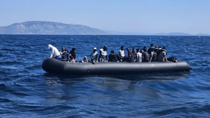 İzmir açıklarında 89 düzensiz göçmen yakalandı, 43 düzensiz göçmen kurtarıldı