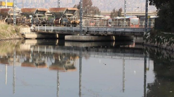 İzmir, bu yıl erken kokmaya başladı