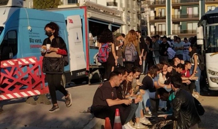 İzmir Büyükşehir Belediyesi 'ücretsiz yemek' dağıtmak istedi, Katip Çelebi Üniversitesi en