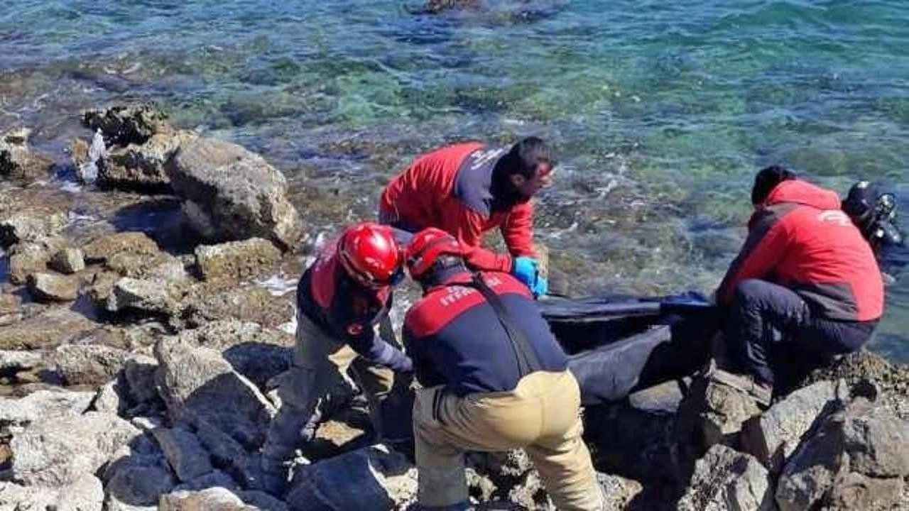 İzmir'de feci olay: Otomobil denize düştü, acı haber geldi!