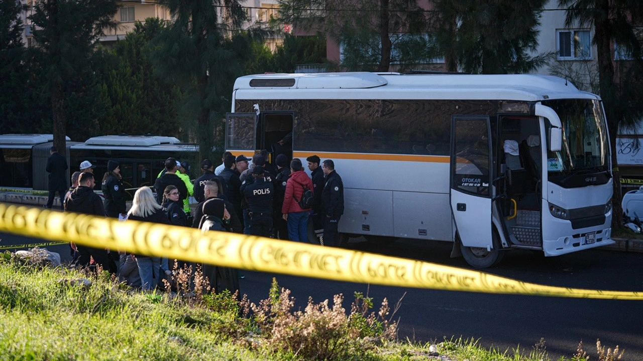 İzmir'de okul servisi park halindeki tıra çarptı! Yağmur öldü yakınları kahroldu