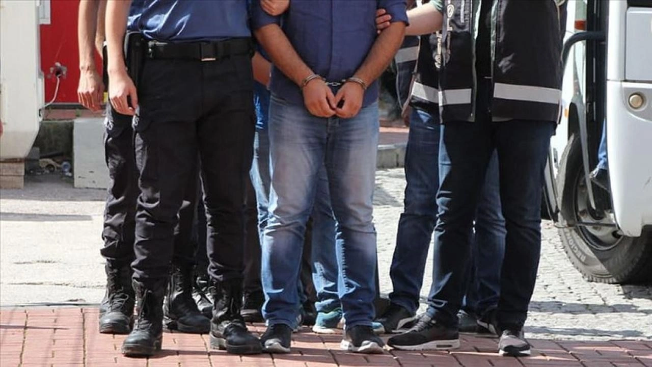 İzmir'de uyuşturucu operasyonu: 13 şüpheli tutuklandı